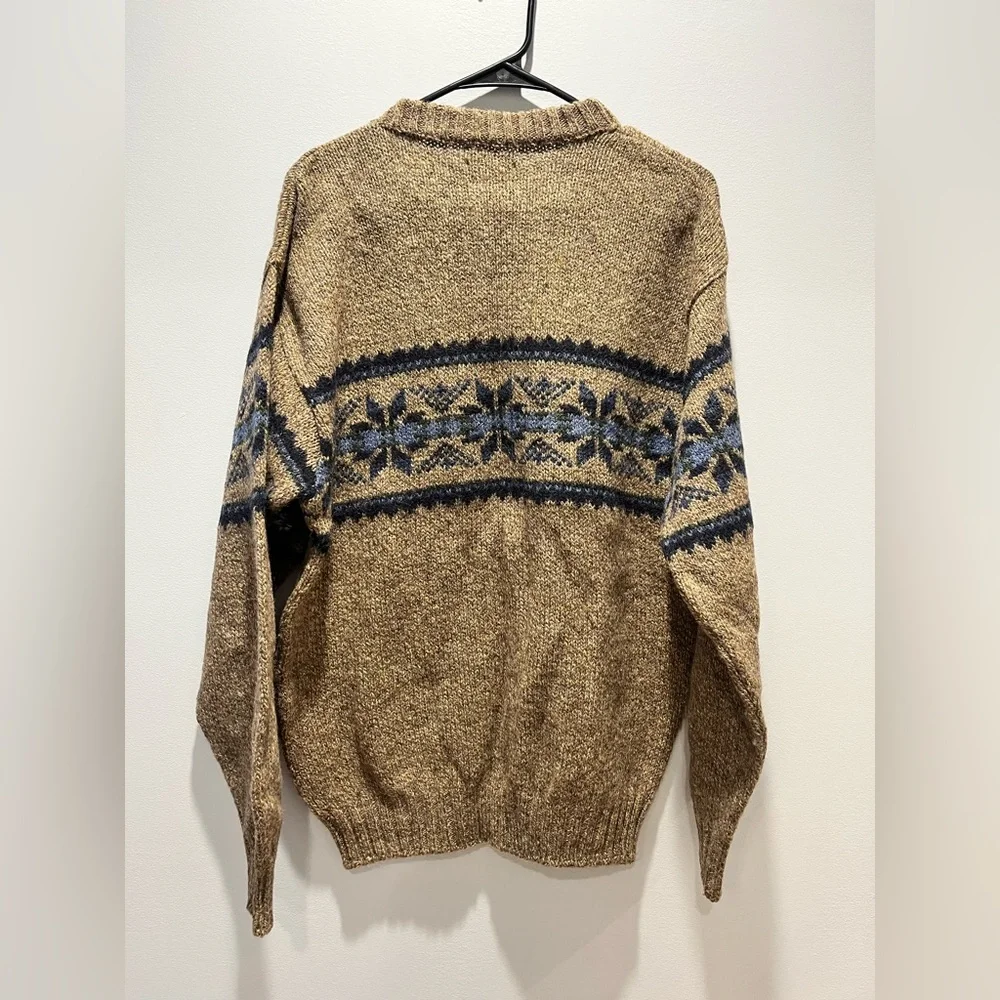 Men's Medium vintage St. John's Bay snowflake patterned wool blend sweater.‎